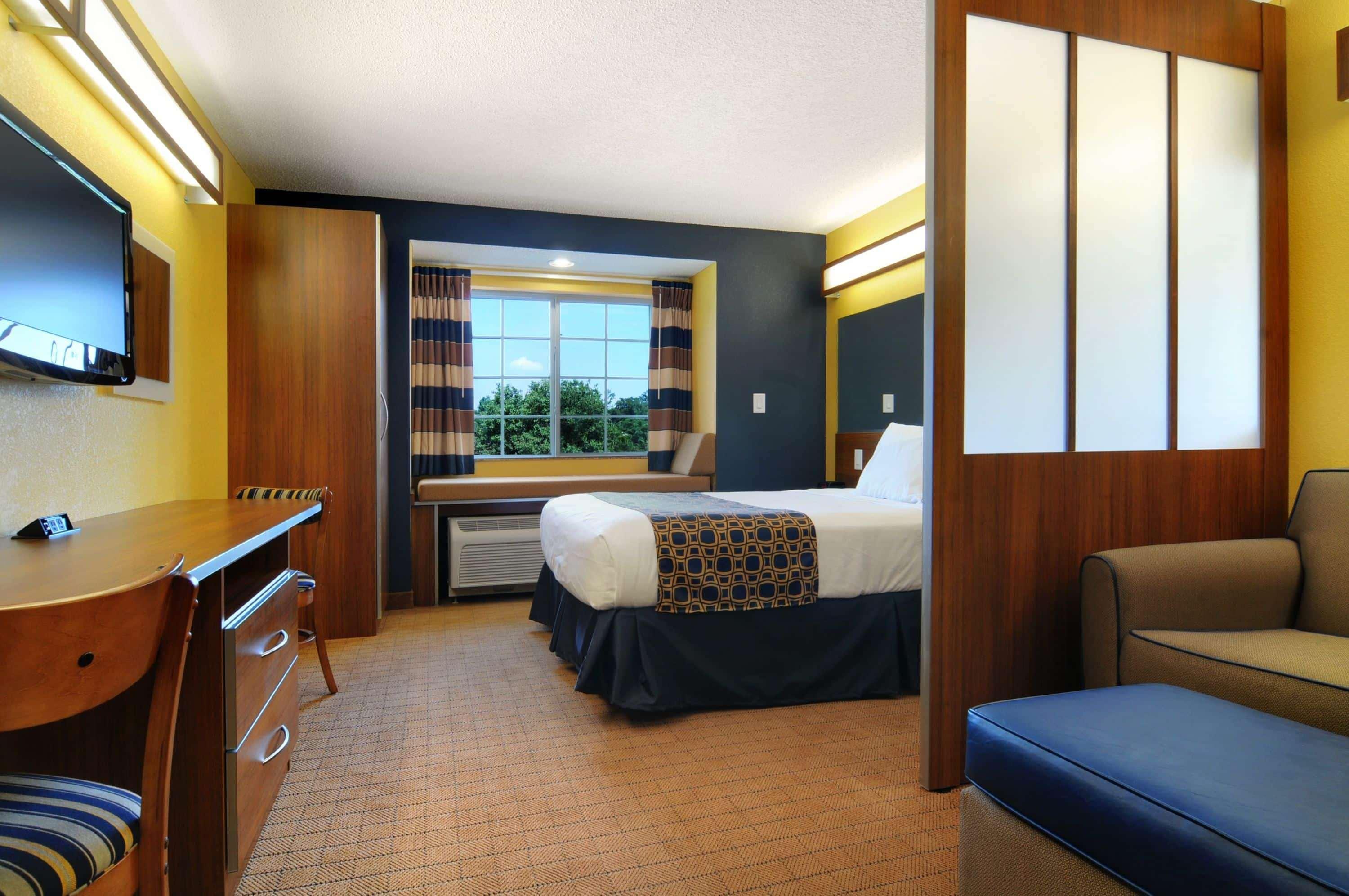 Microtel Inn & Suites By Wyndham Columbus Near Fort Moore מראה חיצוני תמונה