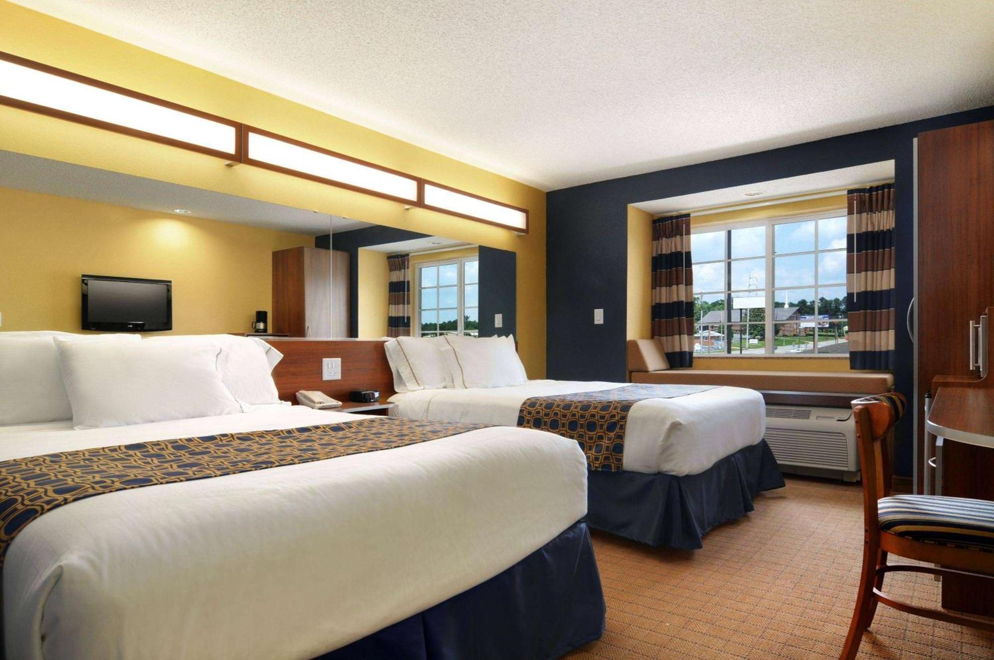 Microtel Inn & Suites By Wyndham Columbus Near Fort Moore מראה חיצוני תמונה