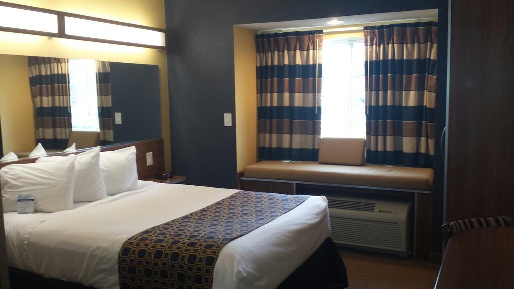 Microtel Inn & Suites By Wyndham Columbus Near Fort Moore מראה חיצוני תמונה